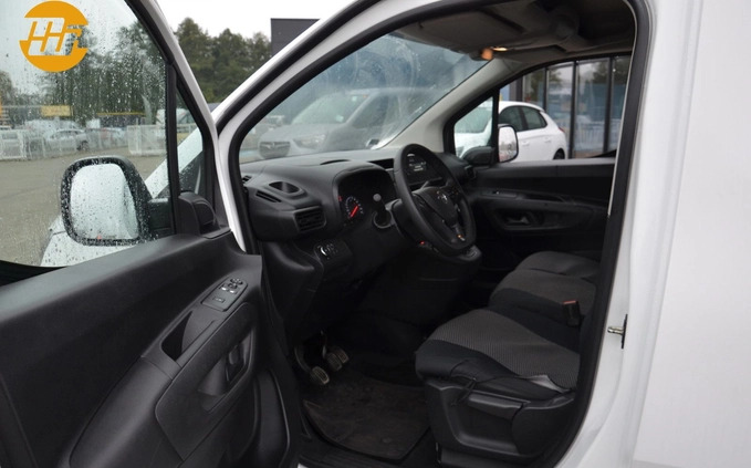 Opel Combo cena 69900 przebieg: 132956, rok produkcji 2019 z Zambrów małe 106